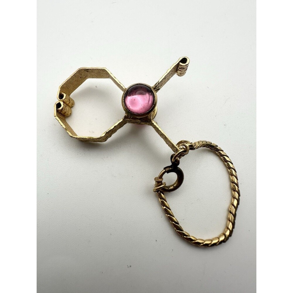 Vintage gold glove clip floral engraved 50's